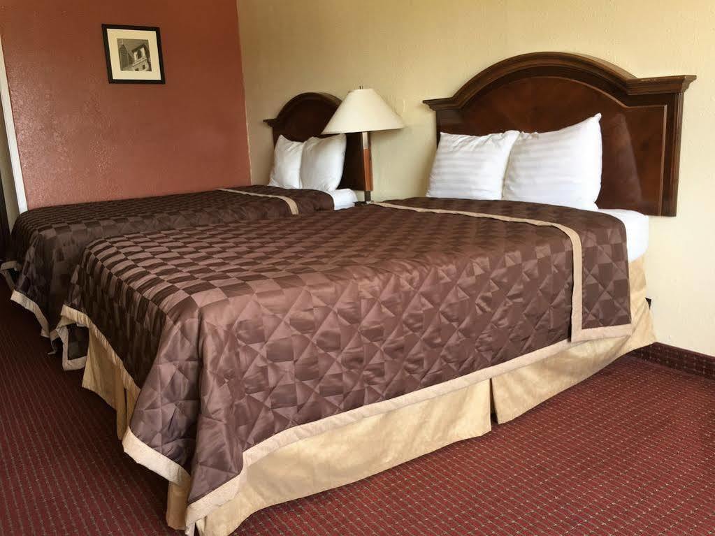 Relax Inn Ченълвю Екстериор снимка